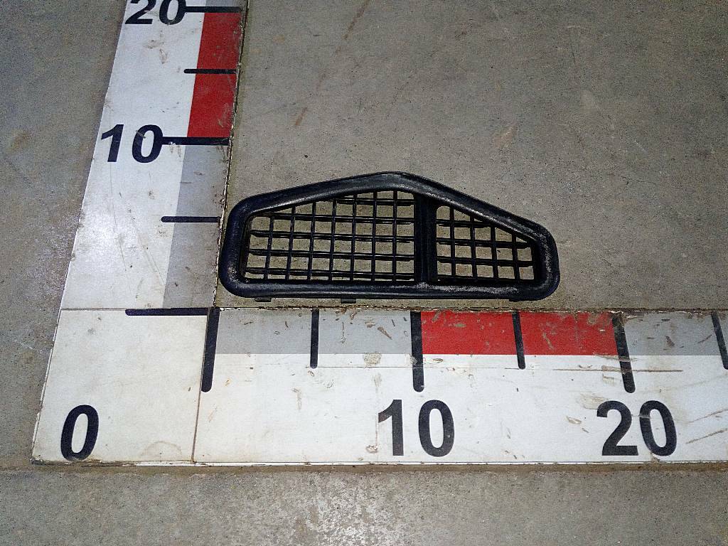 Накладка воздуховода левой двери б/у