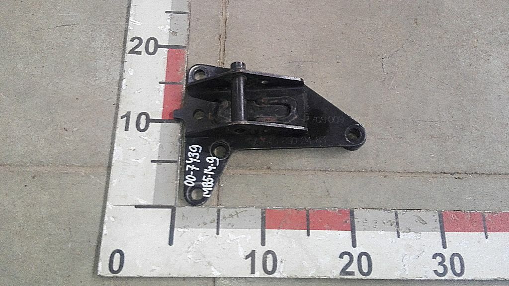 Кронштейн переднего амортизатора кабины левый б/у