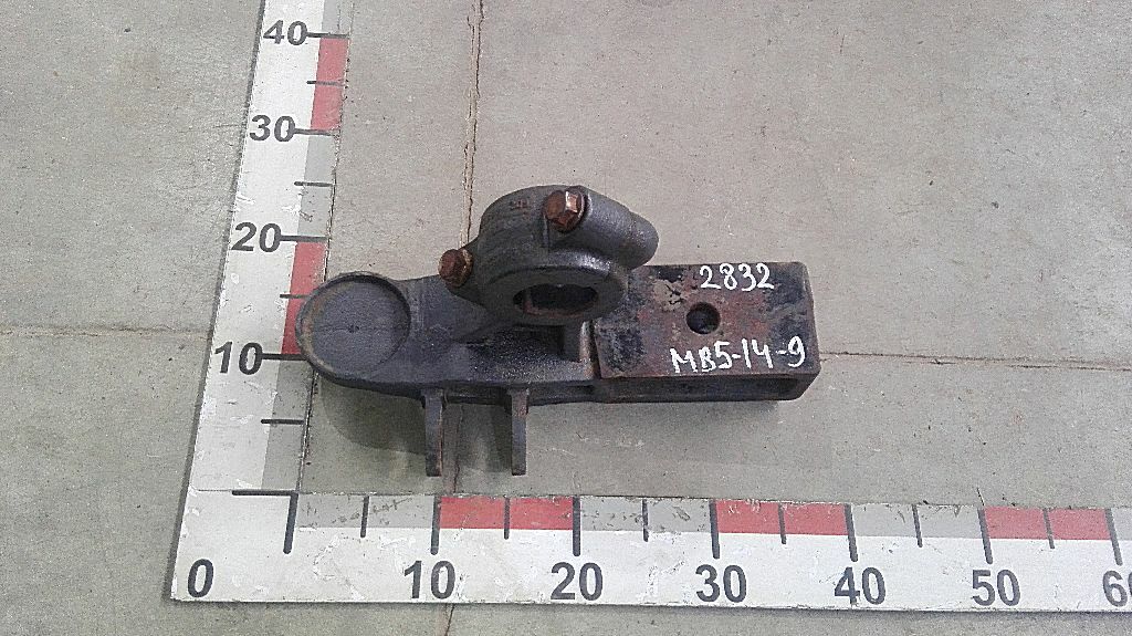 Кронштейн переднего стабилизатора нижний правый б/у