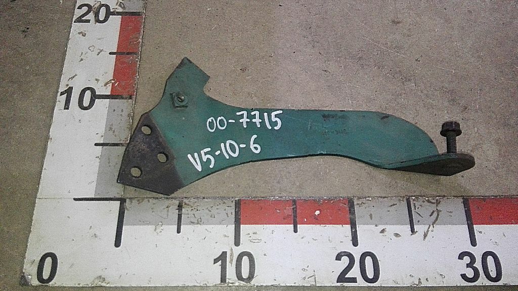 Кронштейн патрубка интеркулера б/у