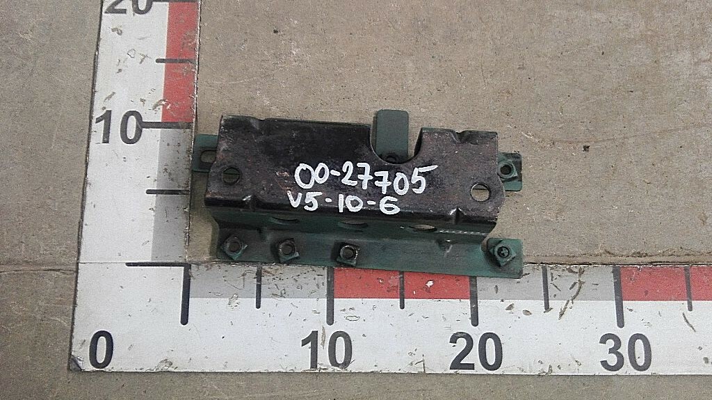 Кронштейн патрубка системы охлаждения б/у