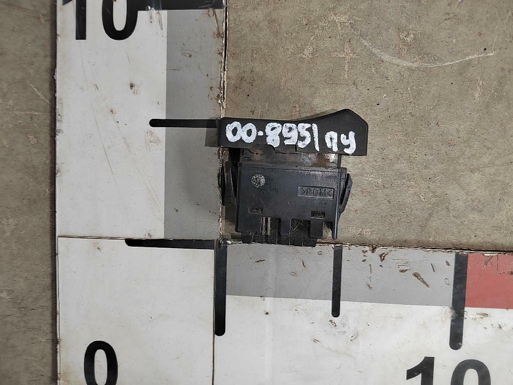 Клавиша антипробуксовочной системы б/у