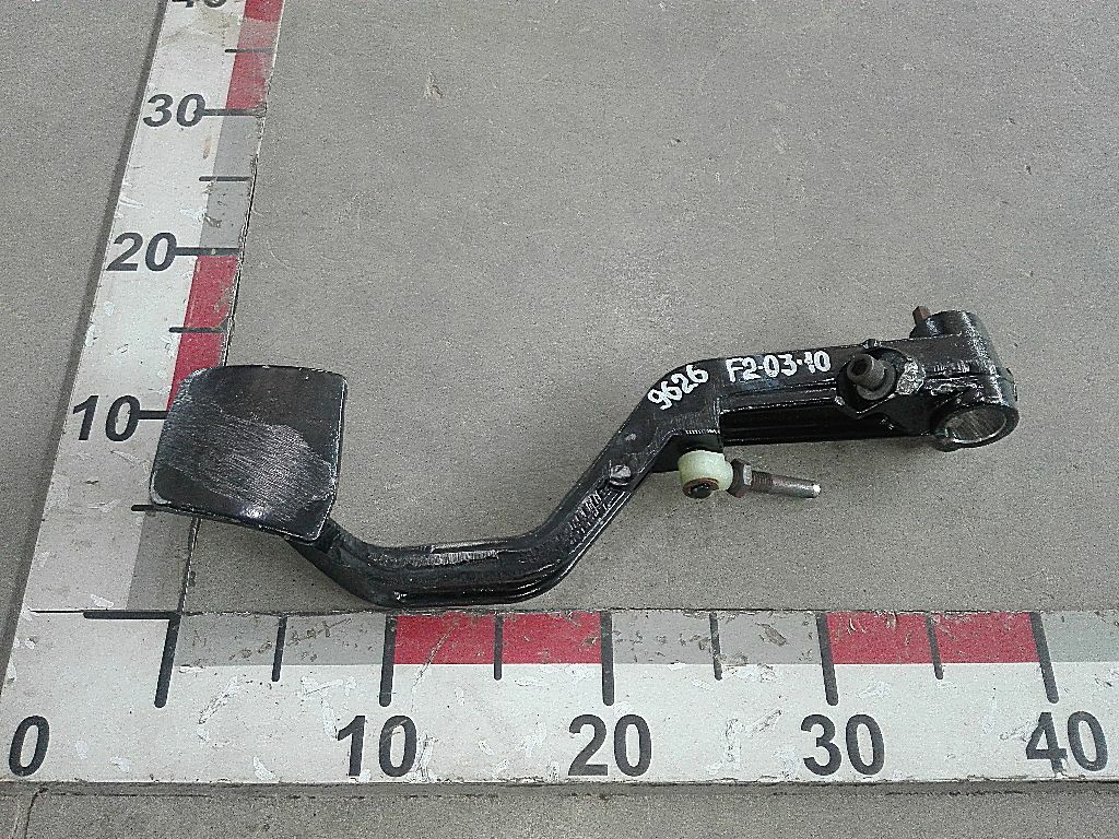 Педаль сцепления б/у