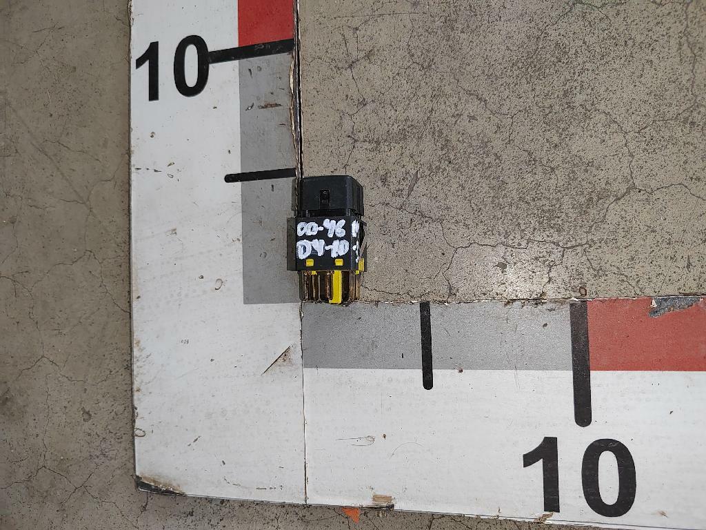 Клавиша помощи при трогании на подъеме б/у