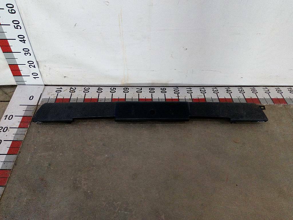 Накладка усилителя бампера центральная б/у