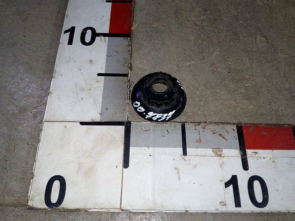 Заглушка щеткодержателя б/у