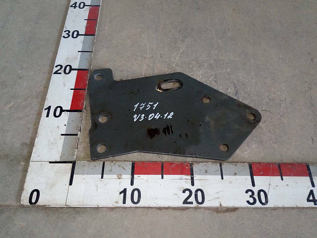 Кронштейн осушителя б/у