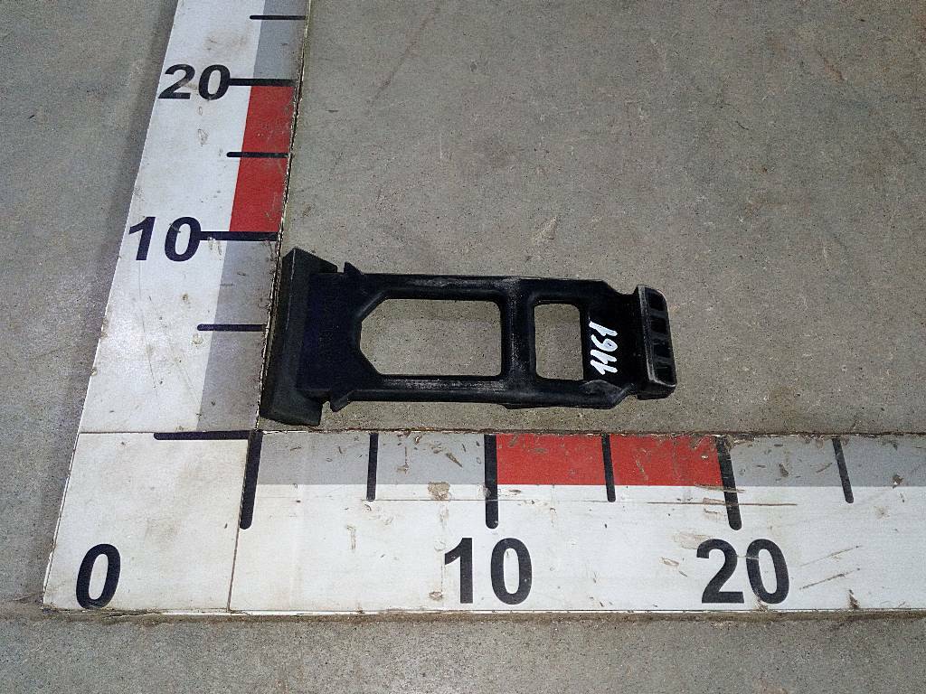 Замок заднего крыла б/у