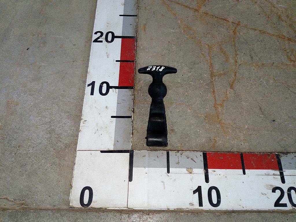 Замок крышки ящика аккумуляторов б/у