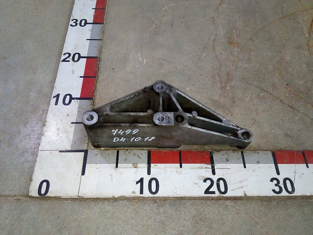 Кронштейн патрубка интеркулера б/у