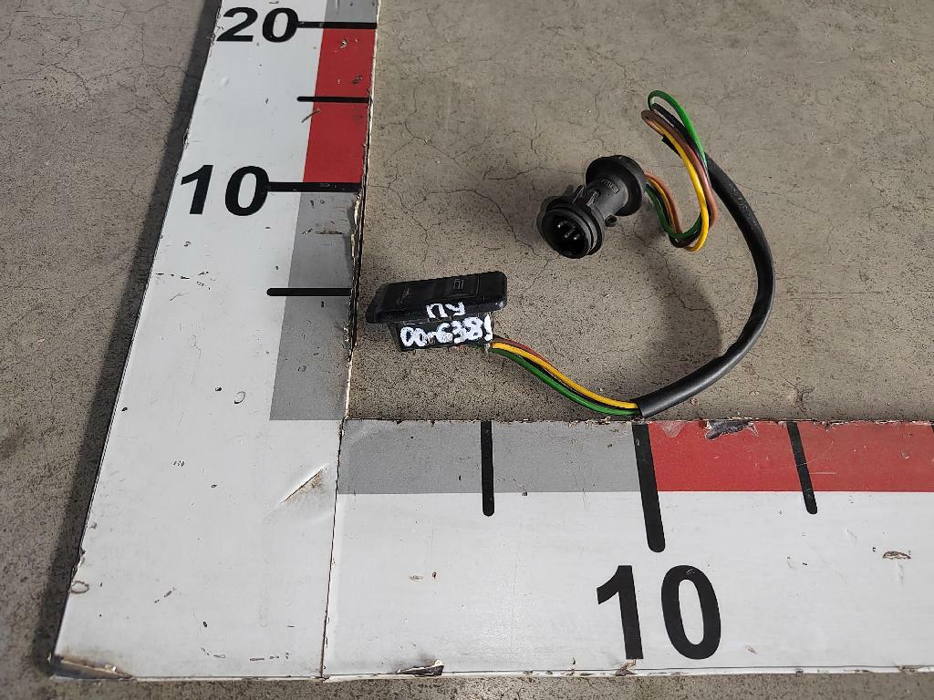 Клавиша стеклоподъемника б/у