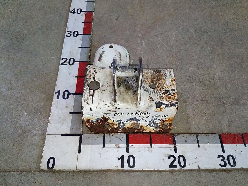 Ответная часть замка кабины левая б/у