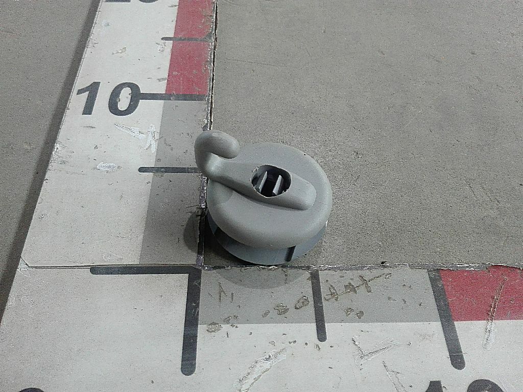 Крючок для одежды б/у