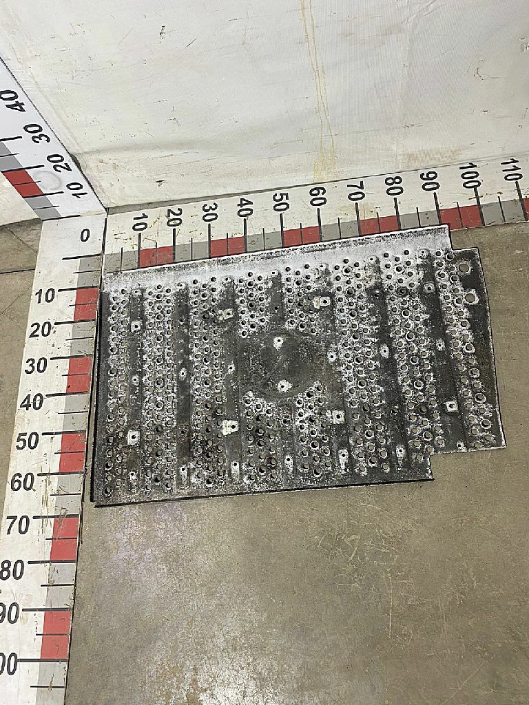 Накладка глушителя верхняя б/у