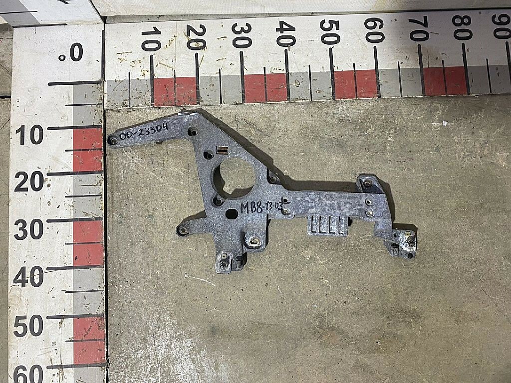 Кронштейн бампера левый б/у