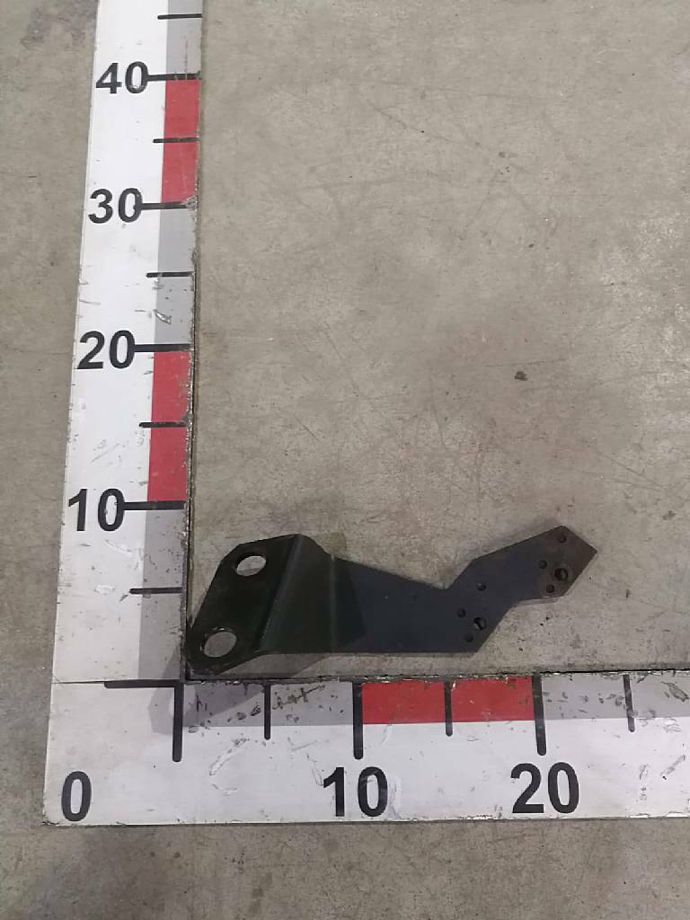 Кронштейн тормозных трубок левый б/у