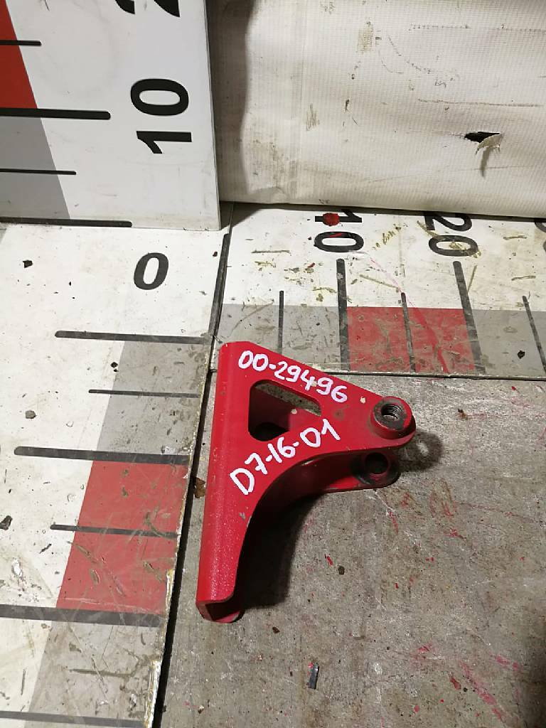 Кронштейн переднего амортизатора кабины левый б/у