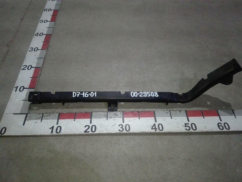 Кронштейн проводки правый б/у