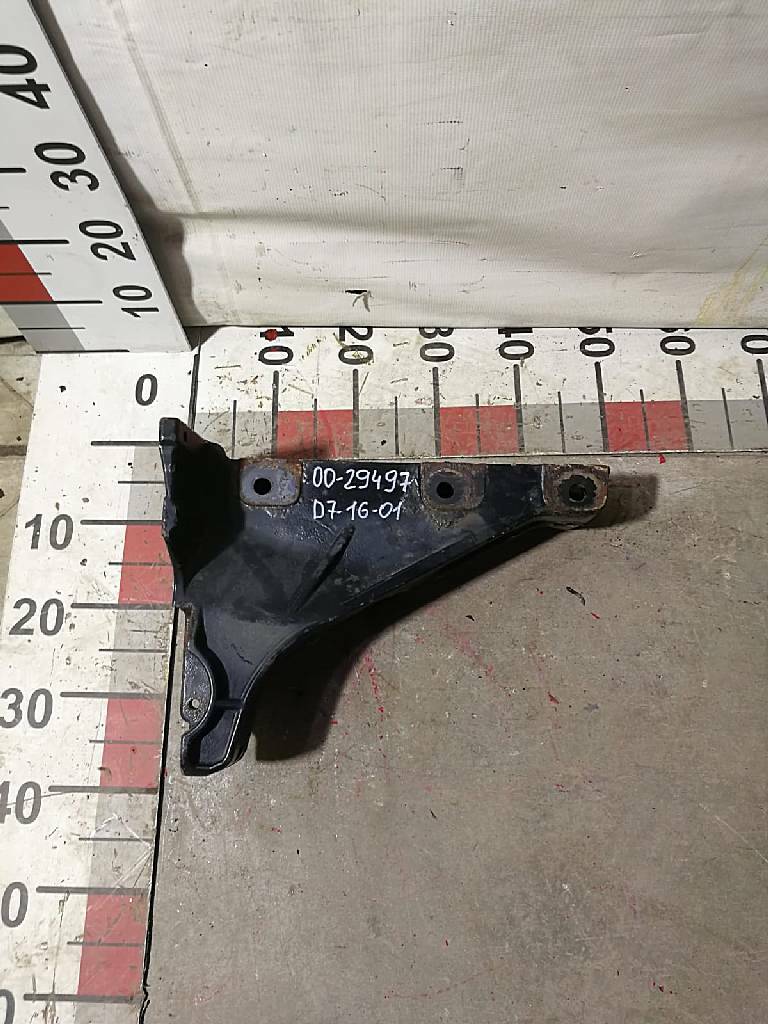 Кронштейн стабилизатора кабины правый б/у