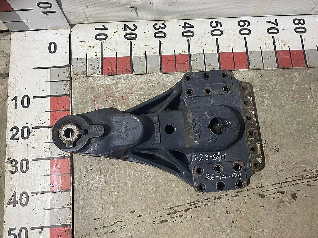 Кронштейн задней рессоры левый б/у