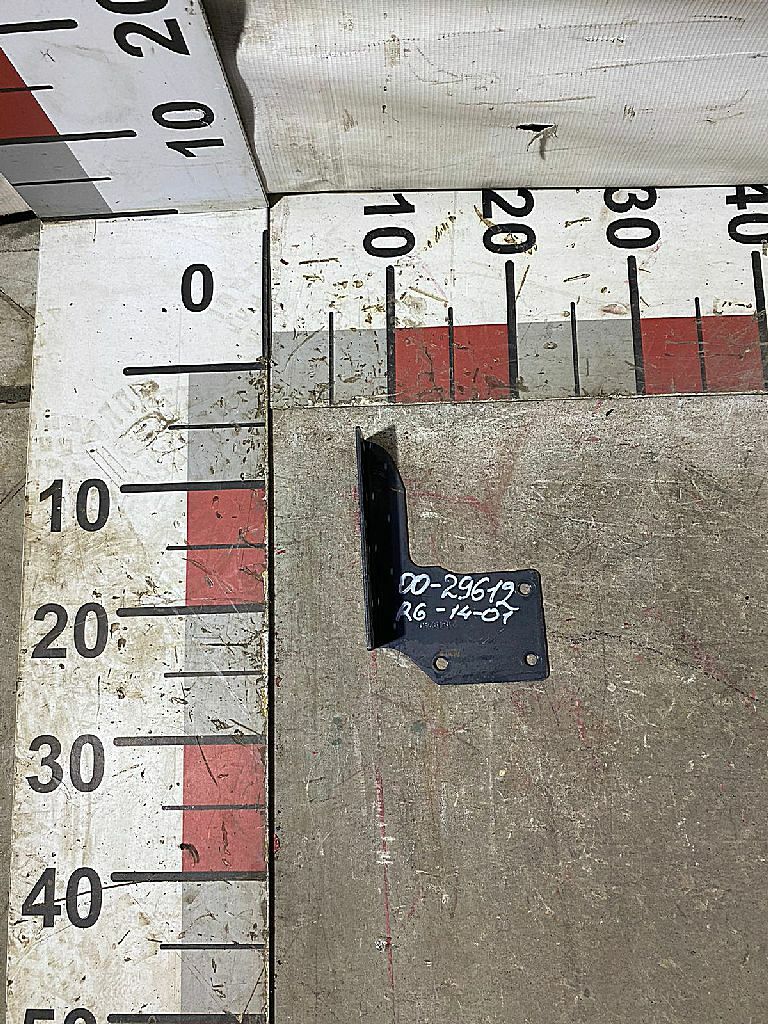 Кронштейн осушителя б/у