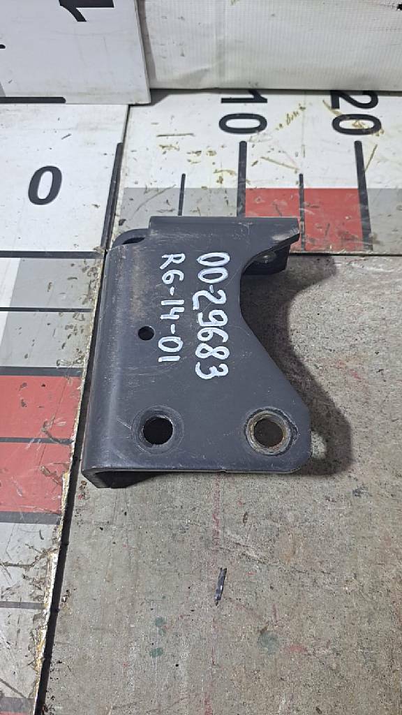 Кронштейн траверсы электрических розеток б/у