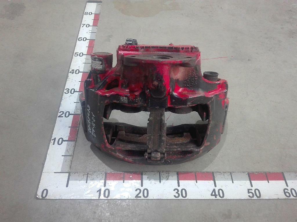 Суппорт передний правый б/у