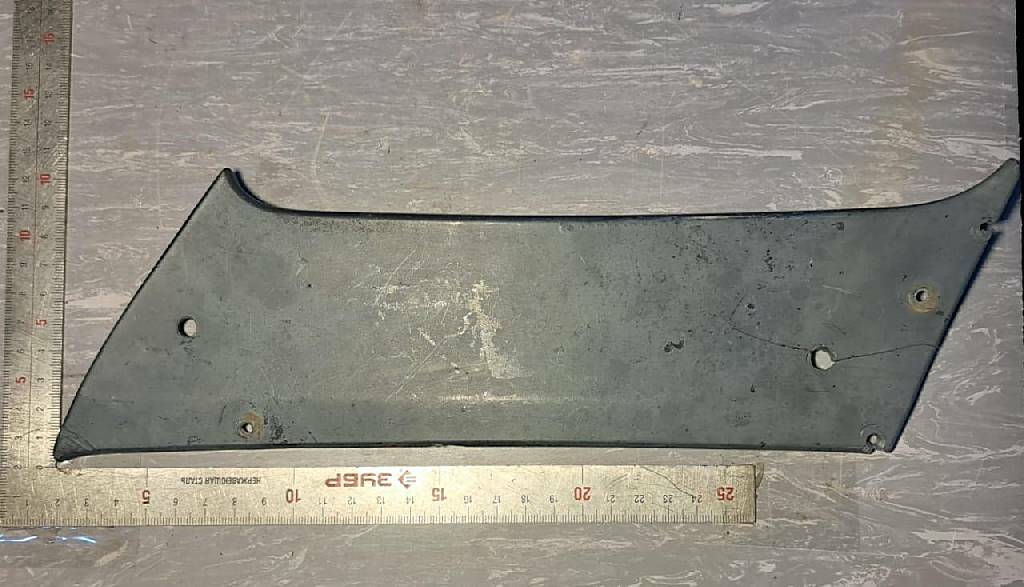 Заглушка бампера правая б/у