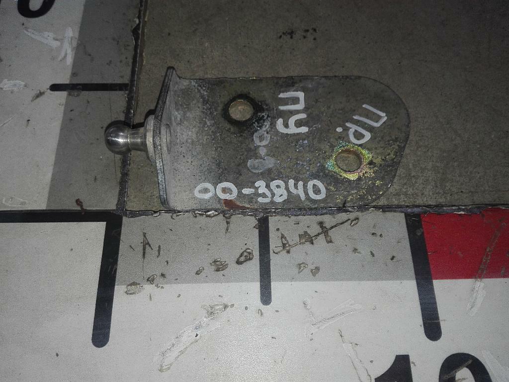 Кронштейн газлифта капота правый б/у