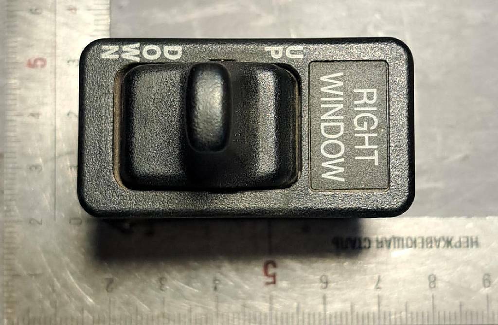 Клавиша правого стеклоподъёмника б/у