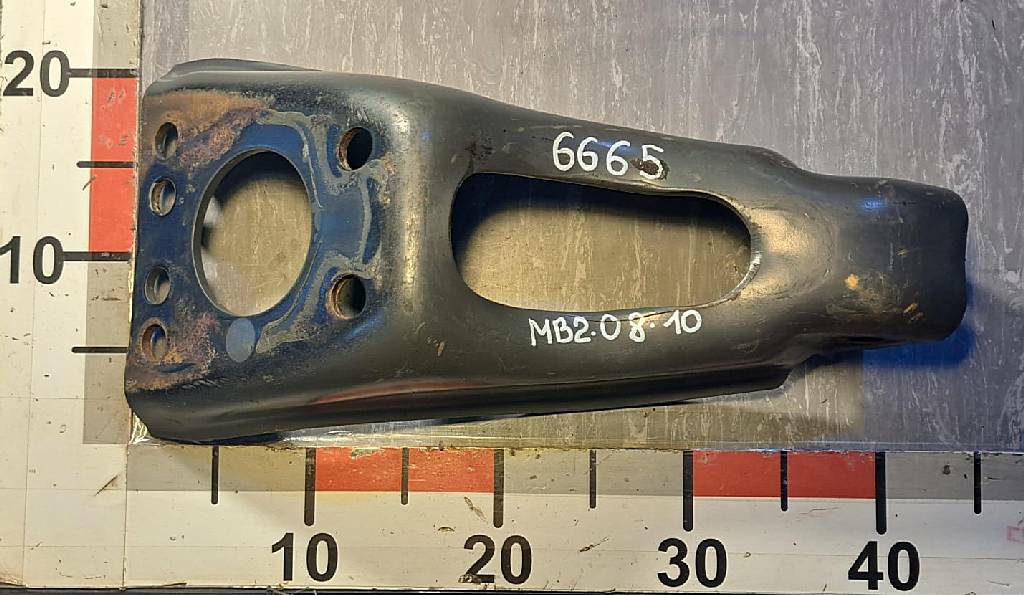 Кронштейн переднего амортизатора верхний б/у