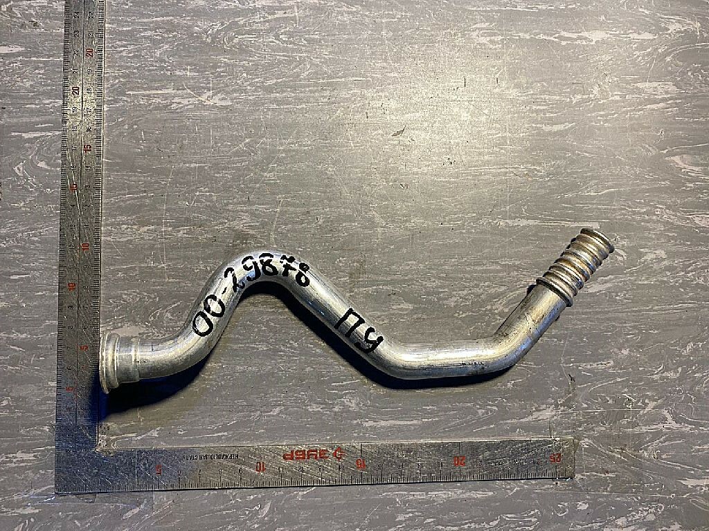 Патрубок системы охлаждения б/у