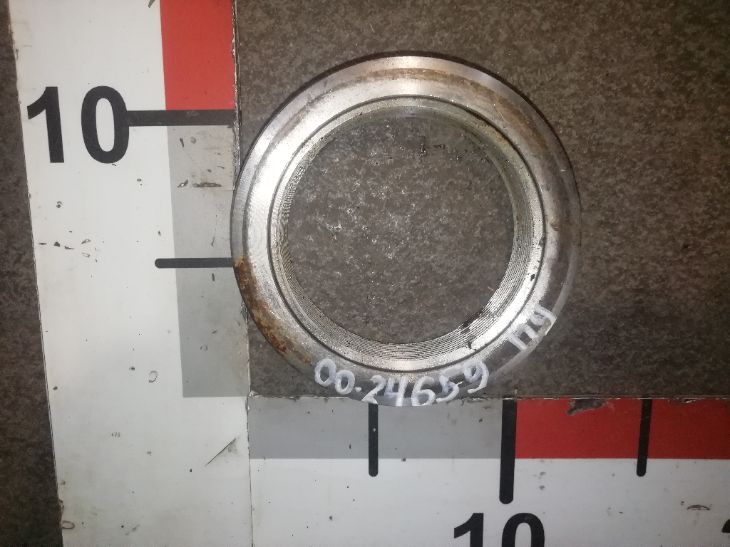 Гайка задней ступицы б/у