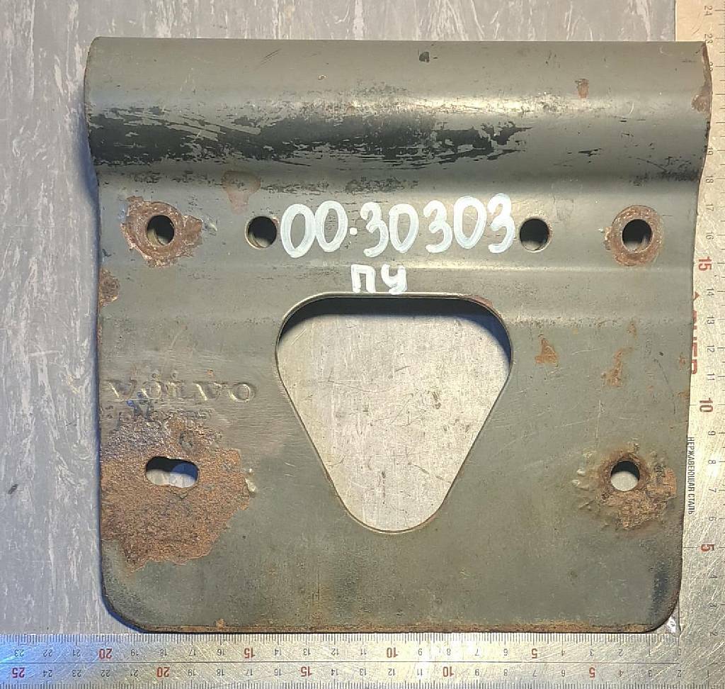 Кронштейн заднего крыла б/у