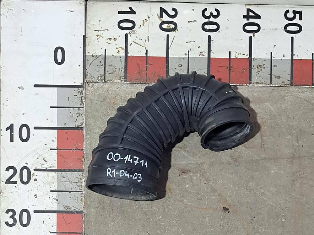 Патрубок корпуса воздушного фильтра б/у