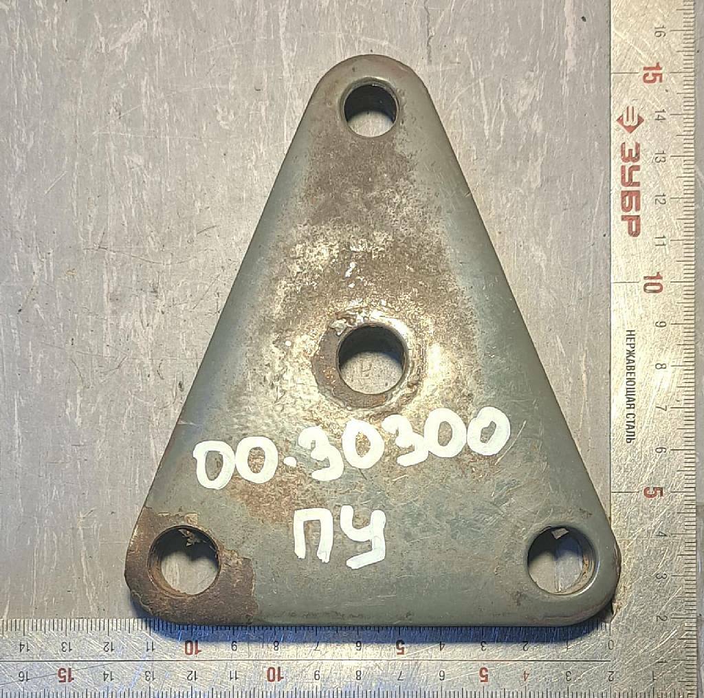 Проставка кронштейна заднего крыла б/у