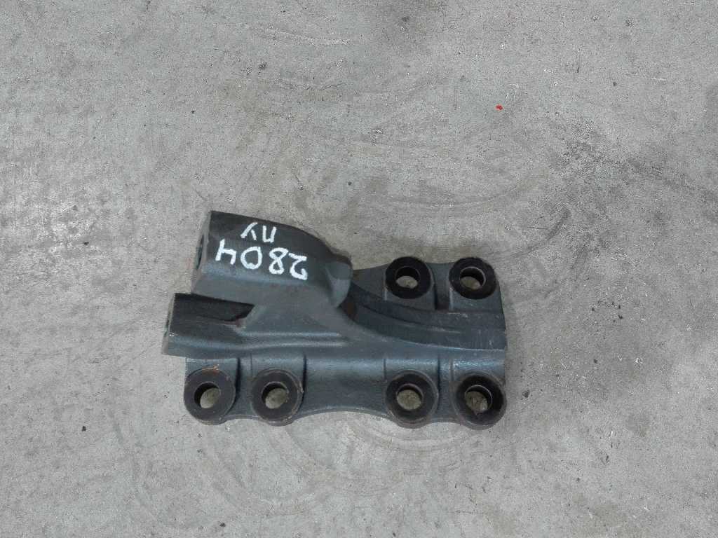 Кронштейн реактивной V образной тяги правый б/у