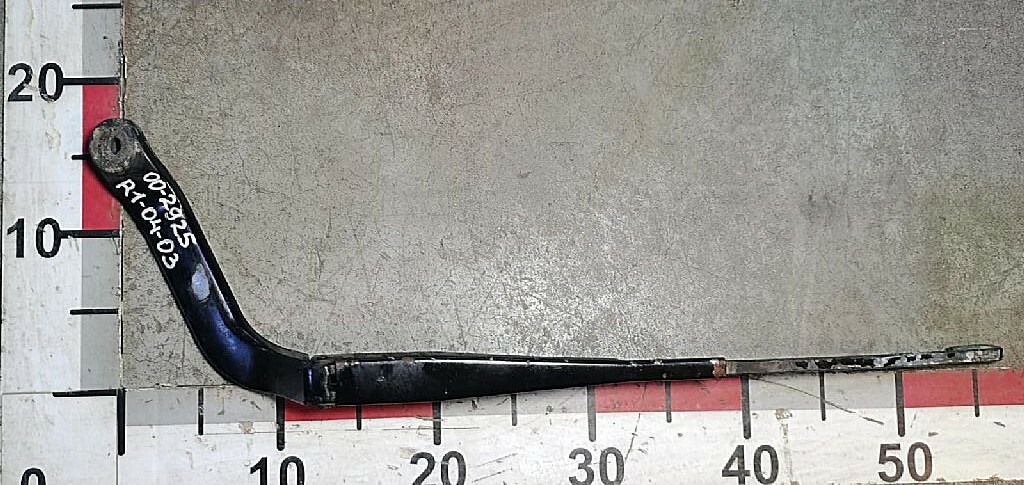 Щеткодержатель левый б/у