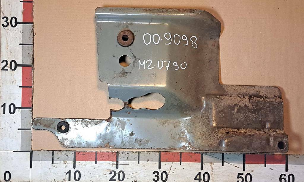 Защита двигателя левая б/у