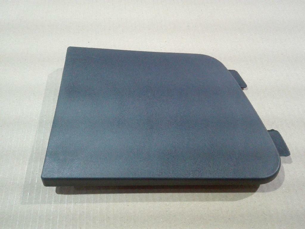 Заглушка решетки радиатора верхняя правая