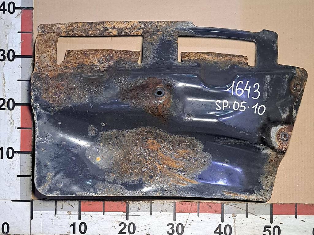 Кронштейн переднего крыла левый б/у