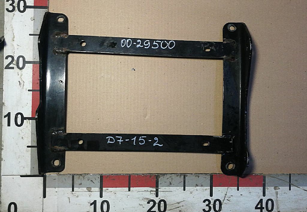 Кронштейн переднего крыла правый б/у