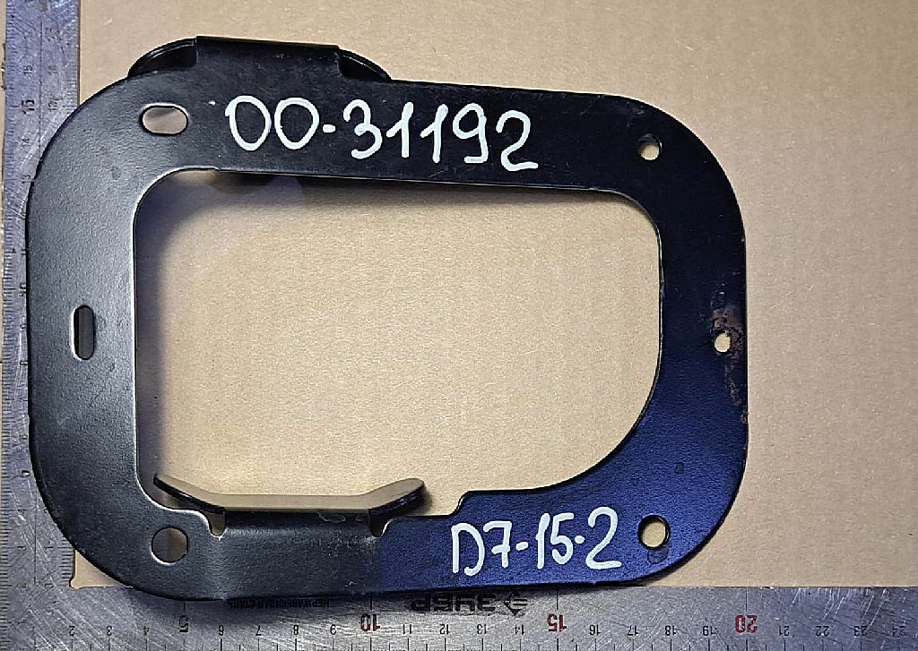 Кронштейн пыльника рулевого кардана б/у