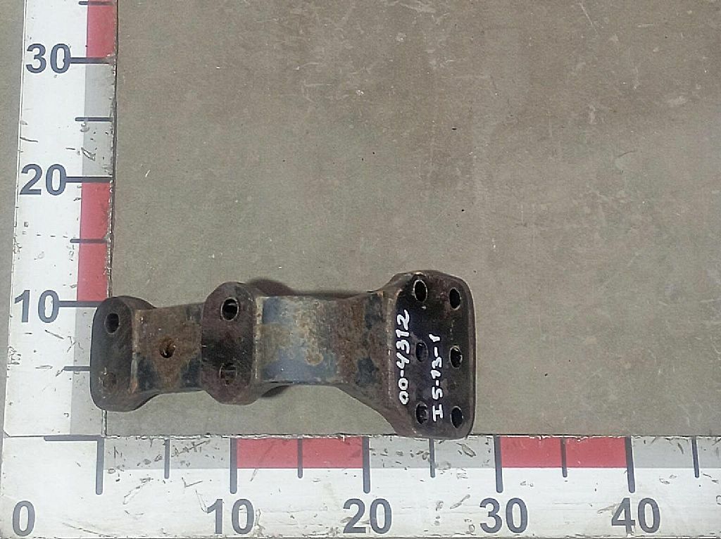 Кронштейн V-образной тяги б/у