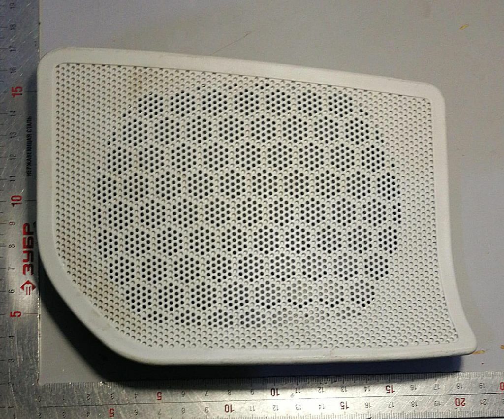 Накладка динамика левая б/у