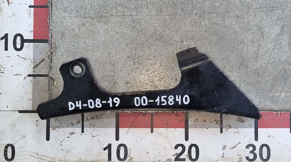Кронштейн переднего крыла задний правый б/у