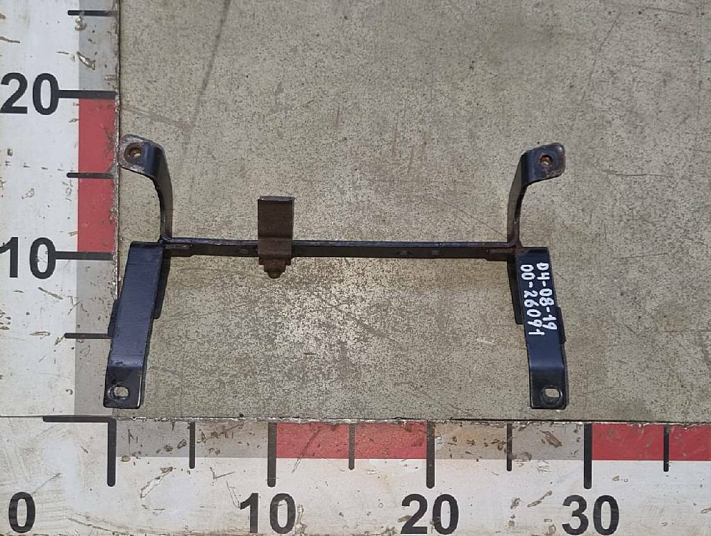 Кронштейн ступеньки решетки радиатора левый б/у