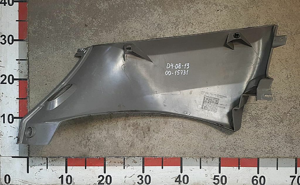 Накладка панели приборов правая б/у