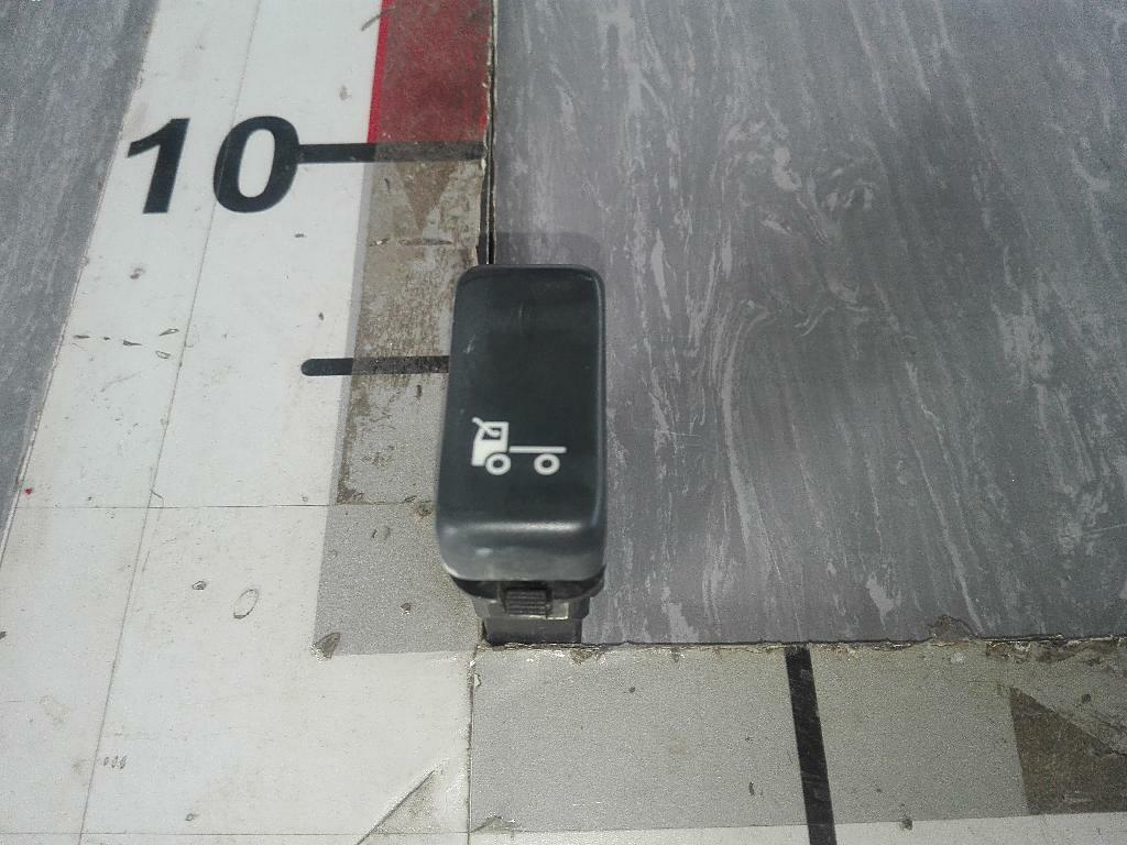 Клавиша люка б/у