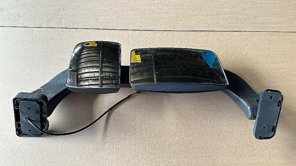 Зеркало левое